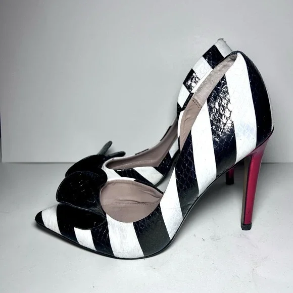 Betsey Johnson Princess Pump 7.5 d'Orsey Style Stiletto Black And White Stripe - Picture 2 of 9